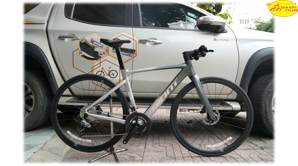 Xe Đạp Touring Giant 2025 FCR 2