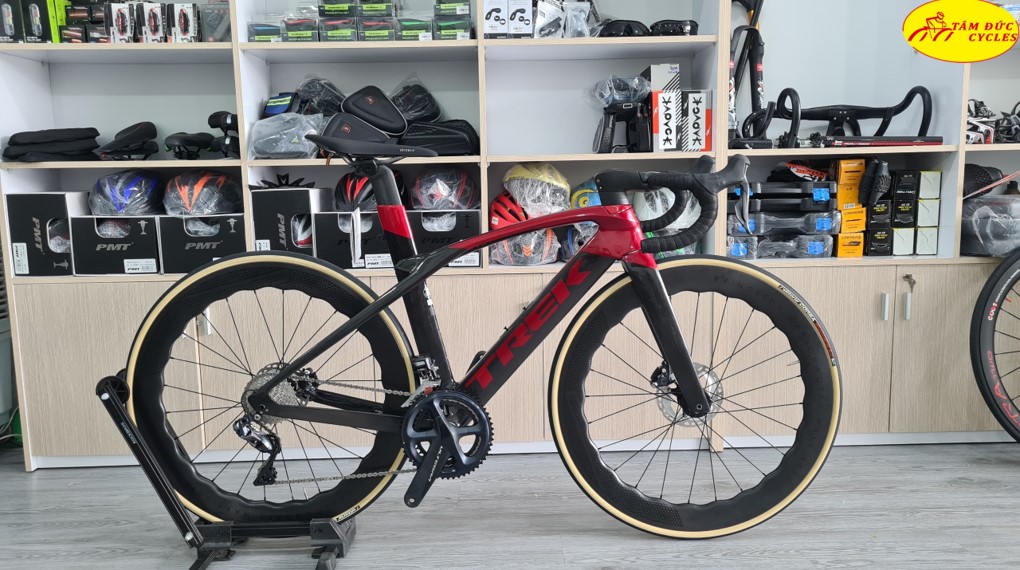 Xe đạp đua cao cấp TREK MADONE SLR 2021 chính hãnga
